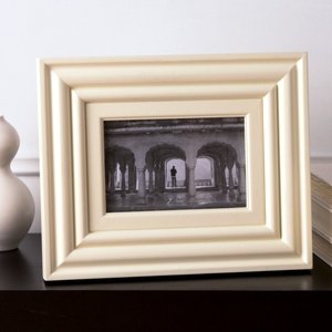 Lakeside Swan Cut Frame in Wood 4x6