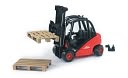 Linde H30D Fork Lift with Pallet by Bruder: Product Image
